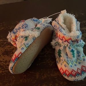 Nwt baby slippers